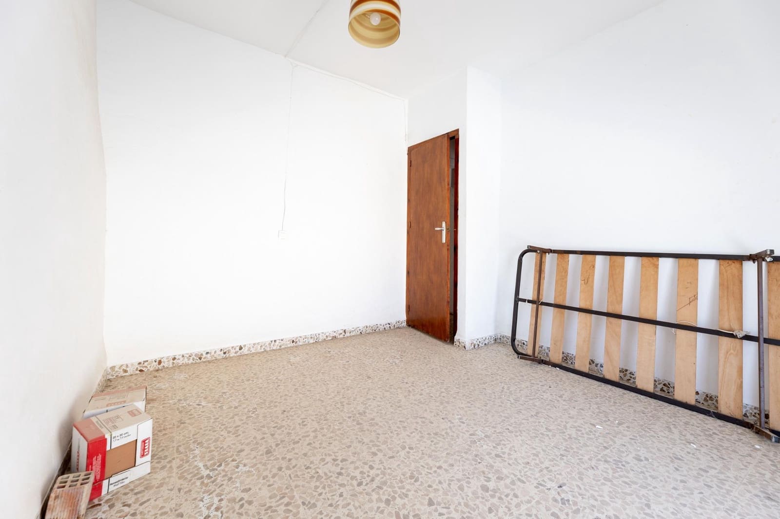 7 soveværelse Byhus til salg i Agron - € 37.000 (Ref: 7952381)