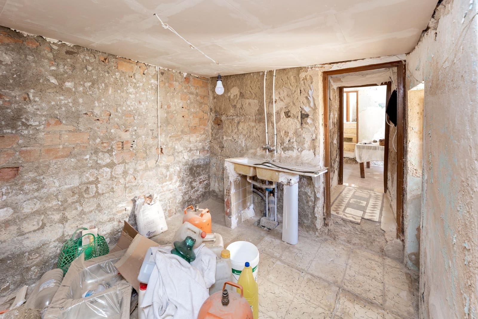 7 soveværelse Byhus til salg i Agron - € 37.000 (Ref: 7952381)