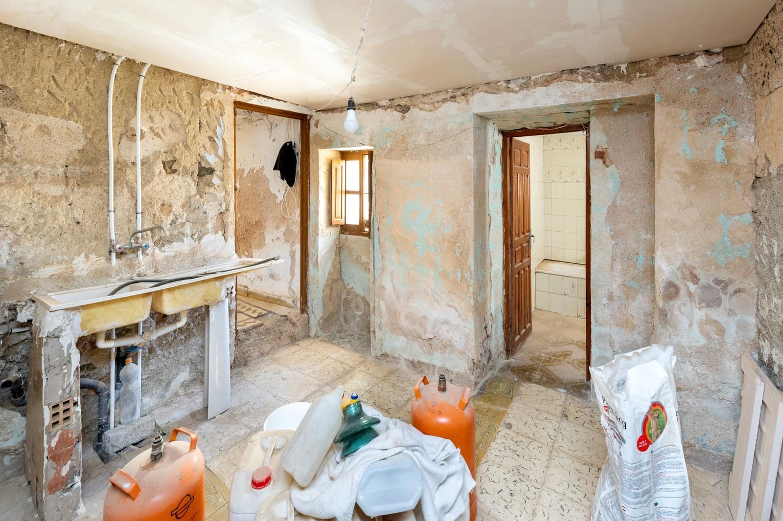 7 soveværelse Byhus til salg i Agron - € 37.000 (Ref: 7952381)