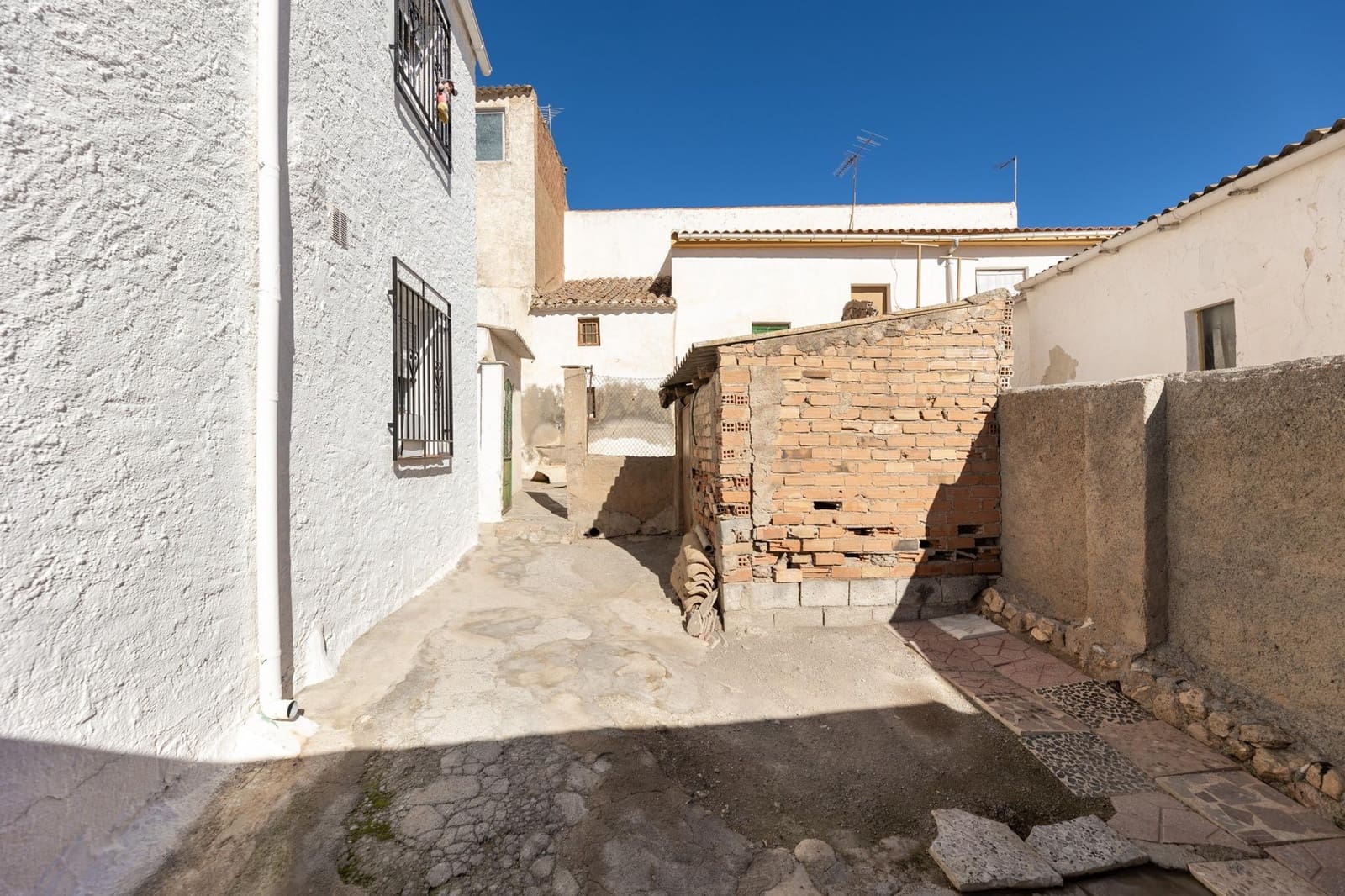 7 soveværelse Byhus til salg i Agron - € 37.000 (Ref: 7952381)