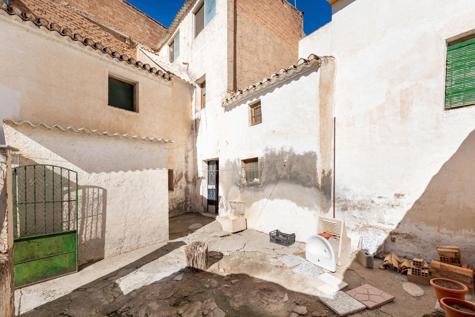 7 soveværelse Byhus til salg i Agron - € 37.000 (Ref: 7952381)