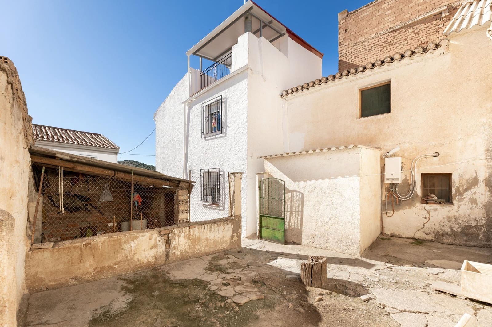 7 soveværelse Byhus til salg i Agron - € 37.000 (Ref: 7952381)