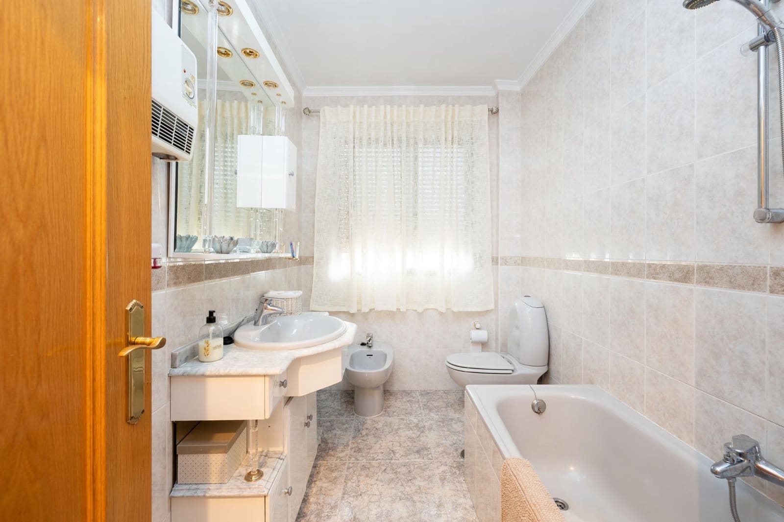 4 sovrum Villa till salu i Las Gabias med garage - 245 000 € (Ref: 7973414)