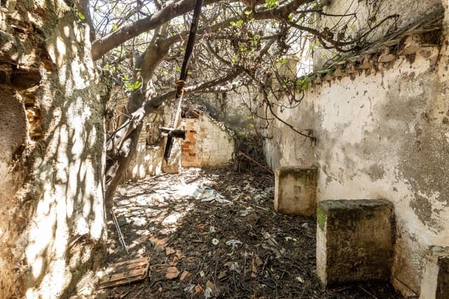 Finca/Casa Rural de 4 habitaciones en Churriana de la Vega en venta - 150.000 € (Ref: 8199470)