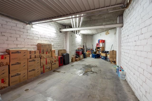 Garage te koop in Centro, Granada stad - € 49.500 (Ref: 8209274)