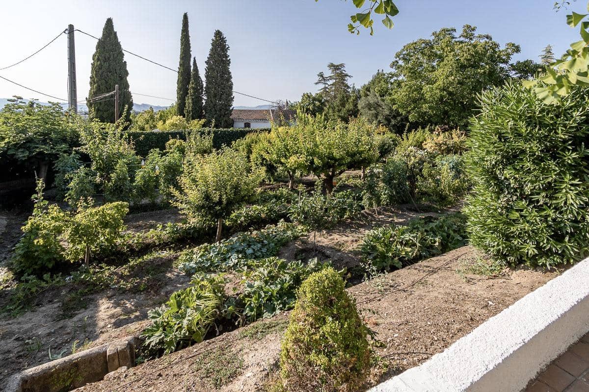 4 Zimmer Villa zu verkaufen in La Zubia mit Pool - 650.000 € (Ref: 8440367)