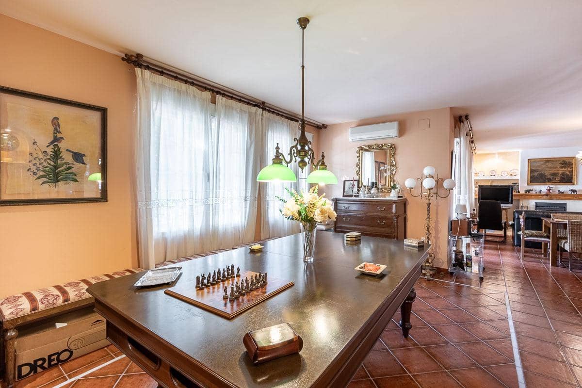 4 Zimmer Villa zu verkaufen in La Zubia mit Pool - 650.000 € (Ref: 8440367)