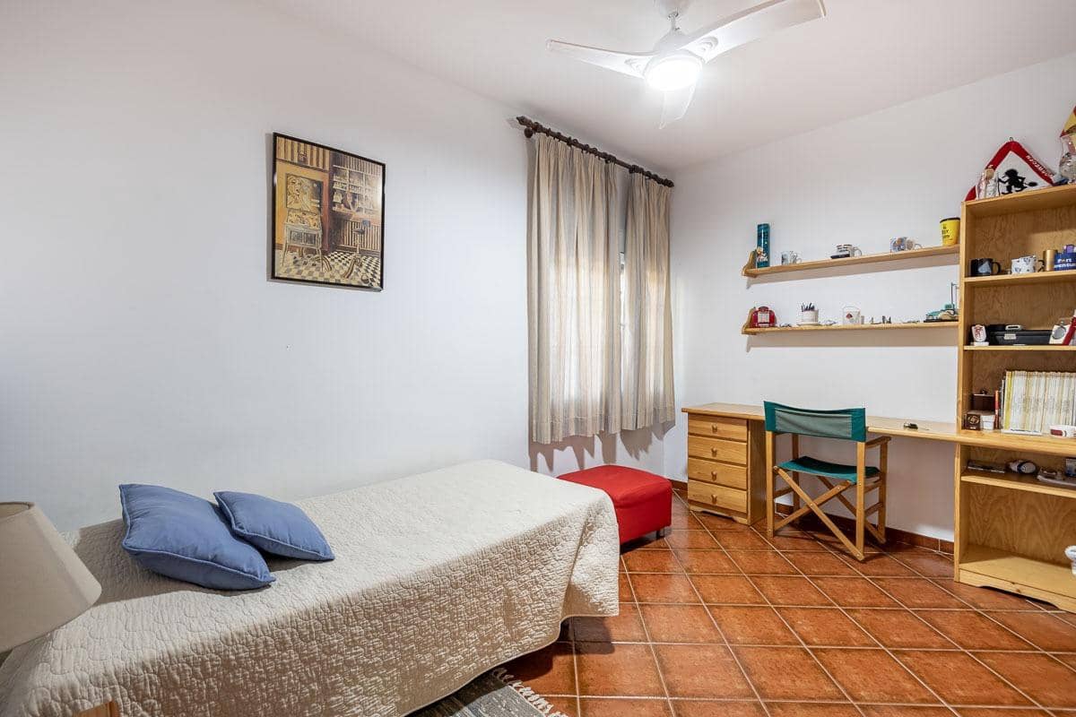 4 Zimmer Villa zu verkaufen in La Zubia mit Pool - 650.000 € (Ref: 8440367)