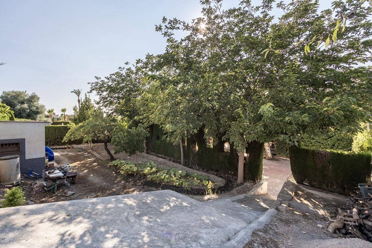 4 Zimmer Villa zu verkaufen in La Zubia mit Pool - 650.000 € (Ref: 8440367)