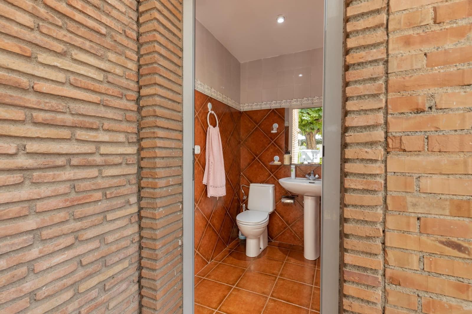 4 Zimmer Villa zu verkaufen in La Zubia mit Pool - 650.000 € (Ref: 8440367)