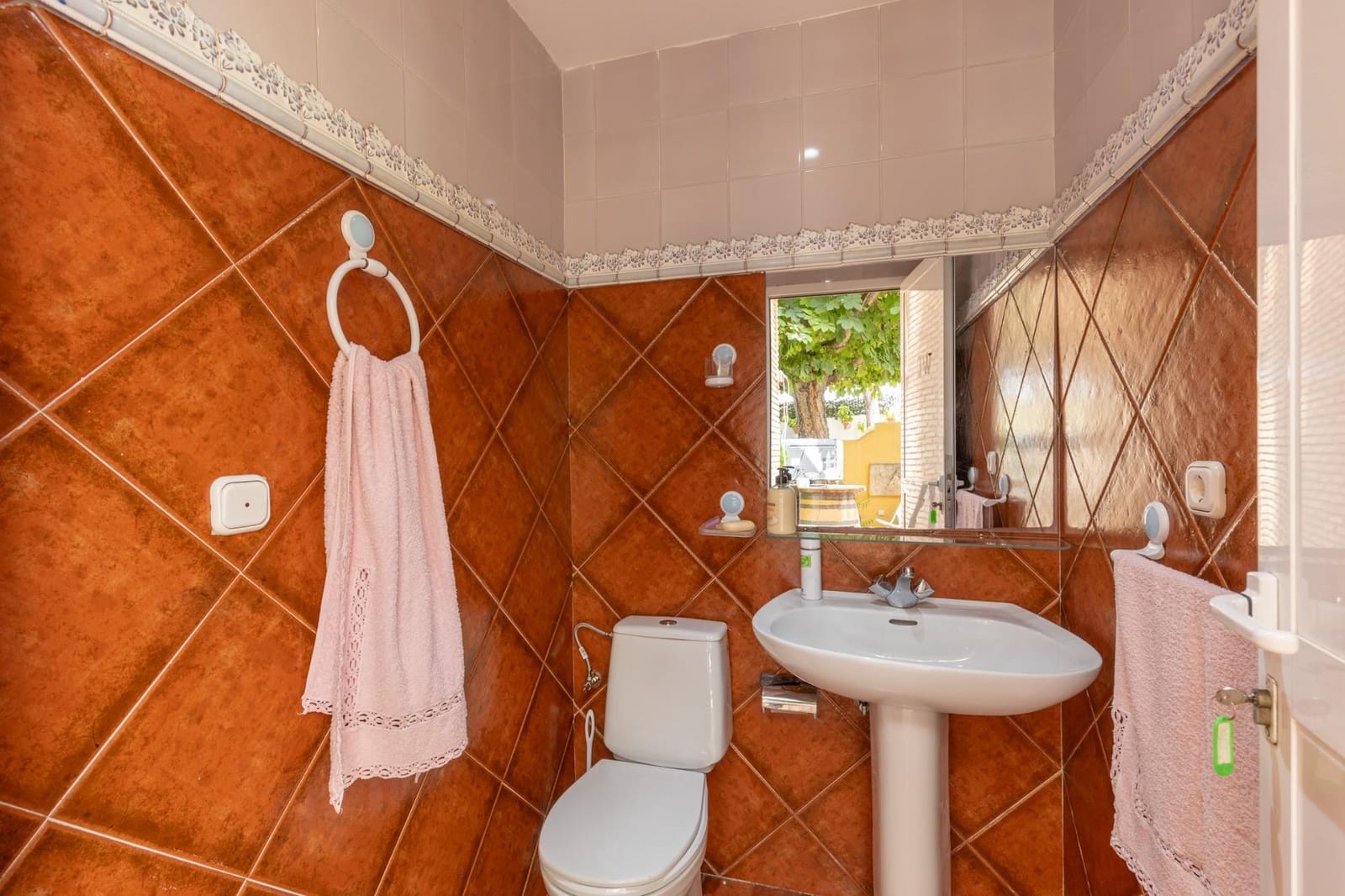 4 Zimmer Villa zu verkaufen in La Zubia mit Pool - 650.000 € (Ref: 8440367)