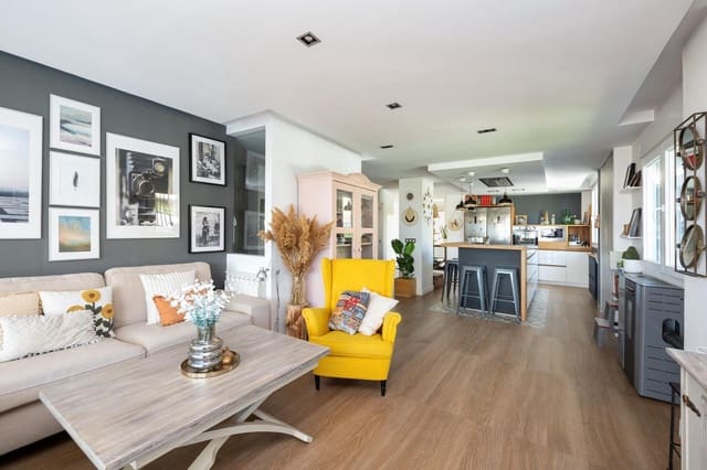 3 soverom Villa til salgs i Otura med svømmebasseng garasje - € 545 000 (Ref: 8452028)