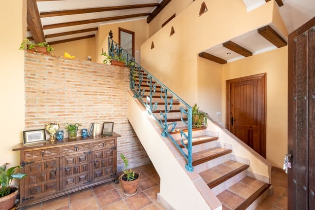 Chalet de 4 habitaciones en Nigüelas en venta con piscina - 429.000 € (Ref: 8590613)