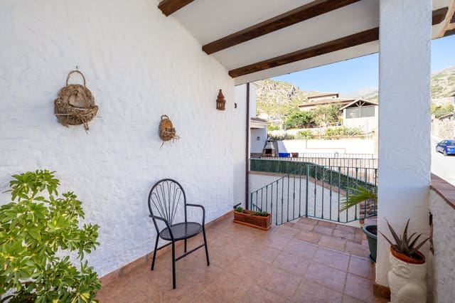 Chalet de 4 habitaciones en Nigüelas en venta con piscina - 429.000 € (Ref: 8590613)