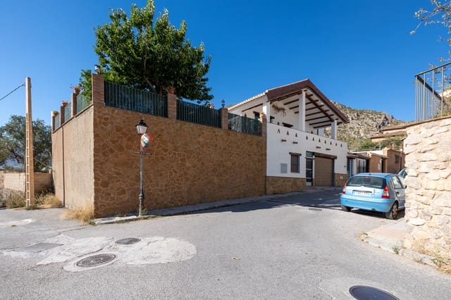 Chalet de 4 habitaciones en Nigüelas en venta con piscina - 429.000 € (Ref: 8590613)