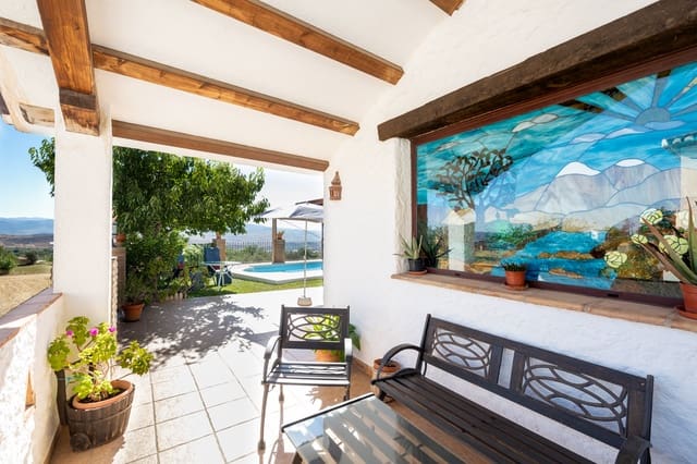 Chalet de 4 habitaciones en Nigüelas en venta con piscina - 429.000 € (Ref: 8590613)