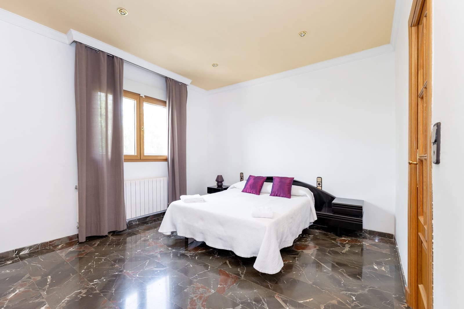 7 makuuhuone Huvila myytävänä paikassa Huetor Santillan mukana uima-altaan - 365 000 € (Ref: 8603785)