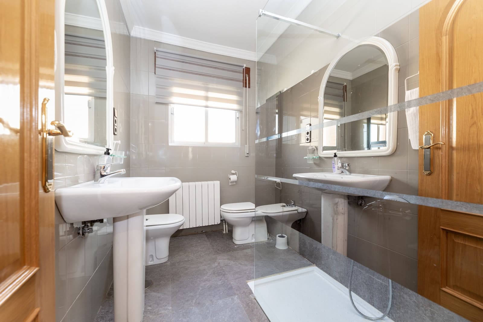 7 makuuhuone Huvila myytävänä paikassa Huetor Santillan mukana uima-altaan - 365 000 € (Ref: 8603785)