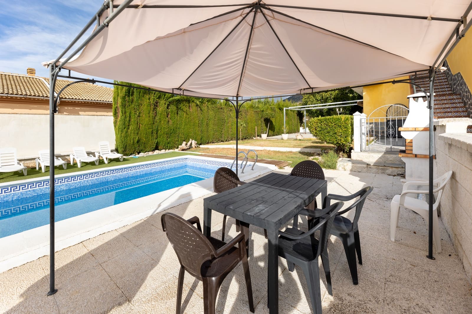 7 makuuhuone Huvila myytävänä paikassa Huetor Santillan mukana uima-altaan - 365 000 € (Ref: 8603785)