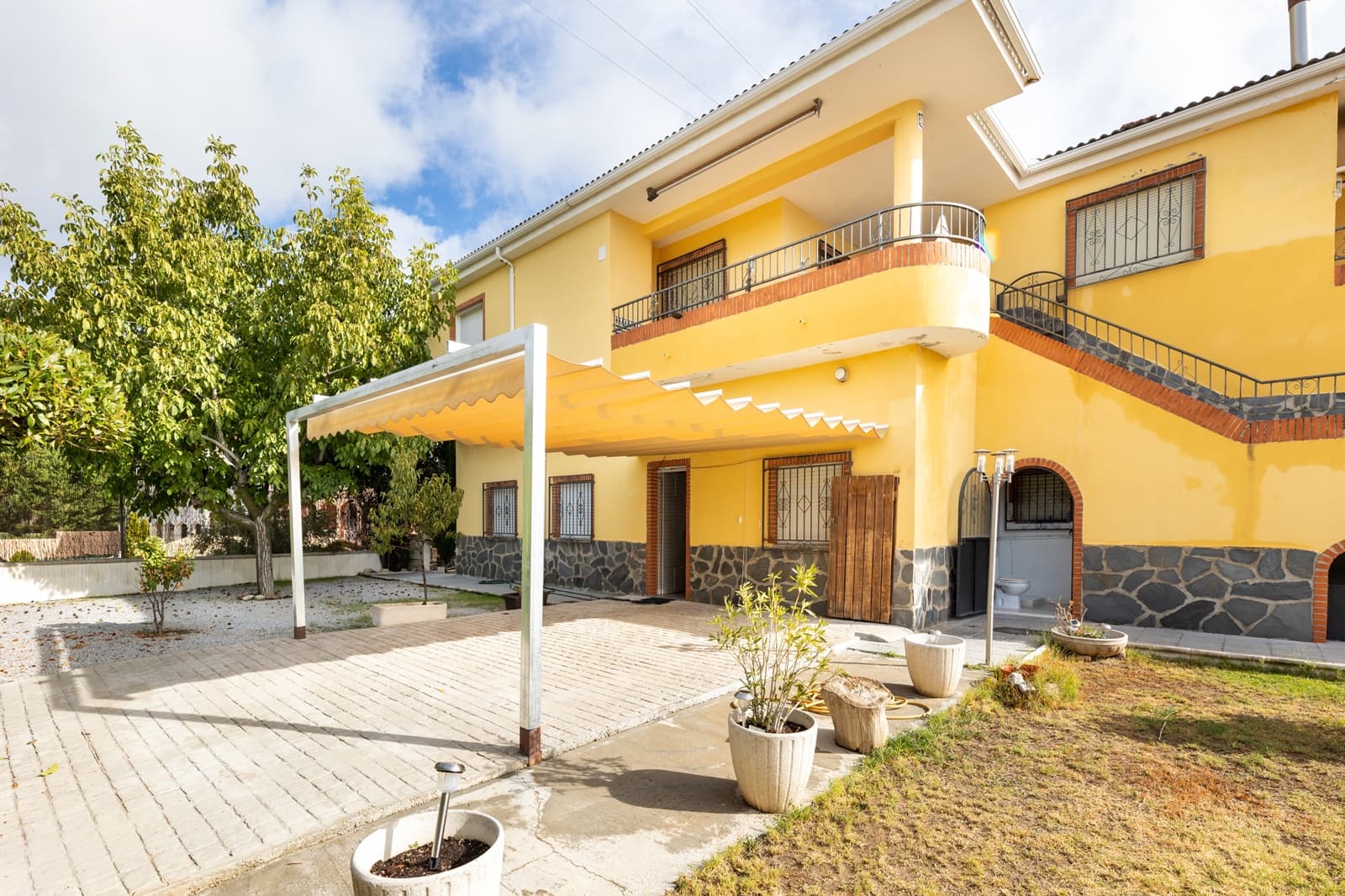 7 makuuhuone Huvila myytävänä paikassa Huetor Santillan mukana uima-altaan - 365 000 € (Ref: 8603785)