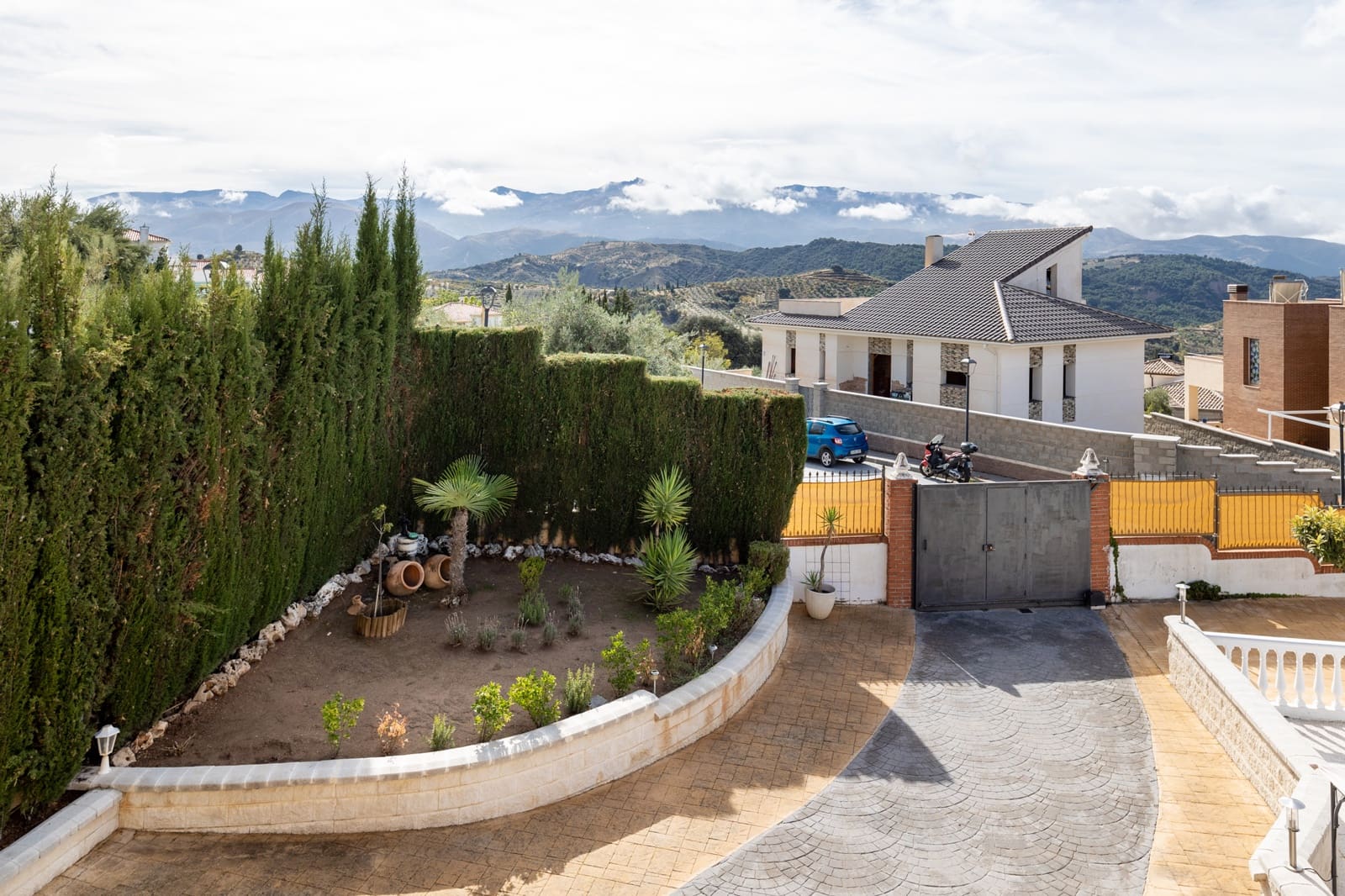 7 makuuhuone Huvila myytävänä paikassa Huetor Santillan mukana uima-altaan - 365 000 € (Ref: 8603785)