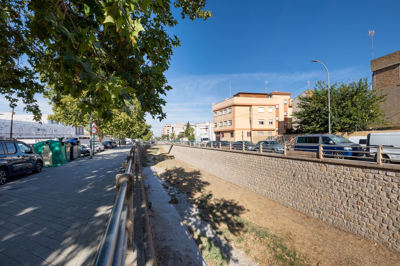 Commercial for sale in Granada city - € 299,000 (Ref: 8623528)