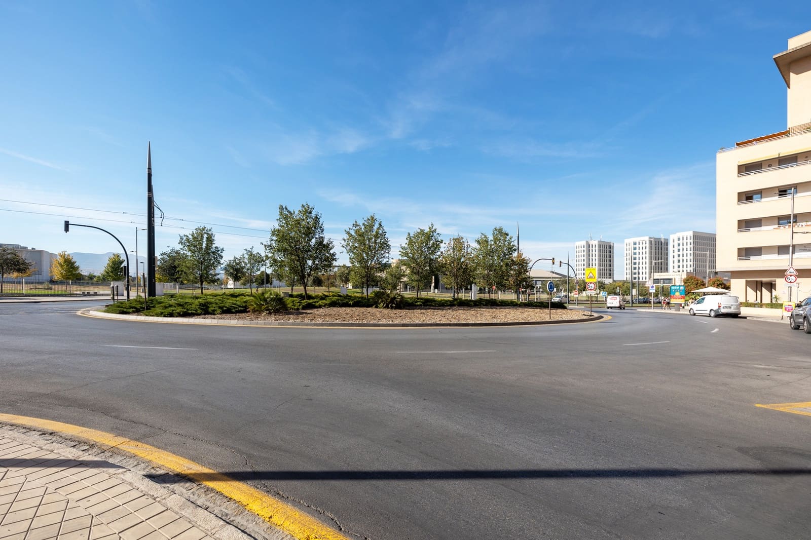 Commercial for sale in Granada city - € 299,000 (Ref: 8623528)