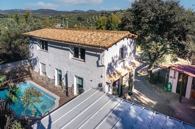 4 soveværelse Finca/Landehus til salg i Castillo de Locubín med swimmingpool - € 200.000 (Ref: 8639389)