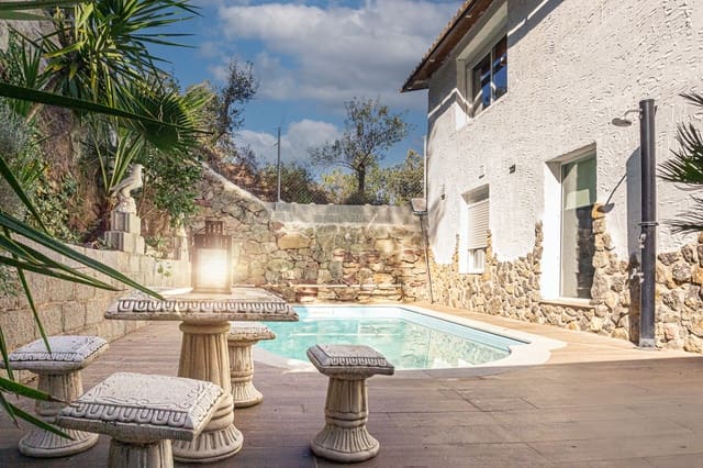 4 soveværelse Finca/Landehus til salg i Castillo de Locubín med swimmingpool - € 200.000 (Ref: 8639389)