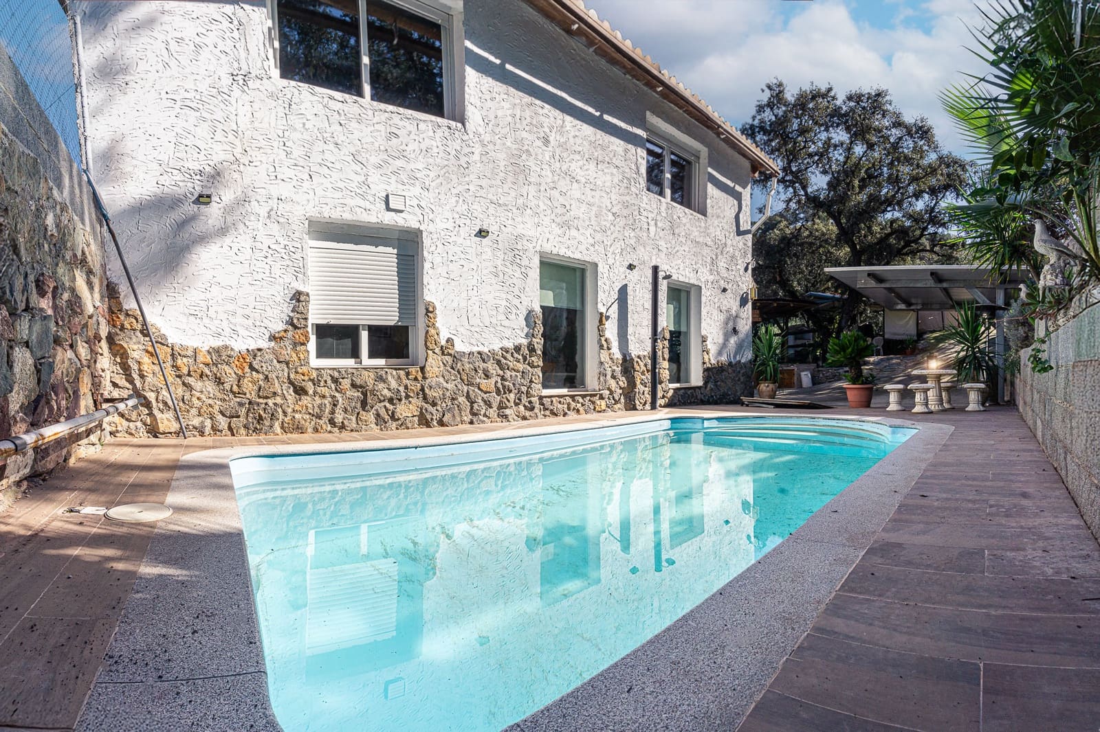 4 soveværelse Finca/Landehus til salg i Castillo de Locubin med swimmingpool - € 200.000 (Ref: 8639389)