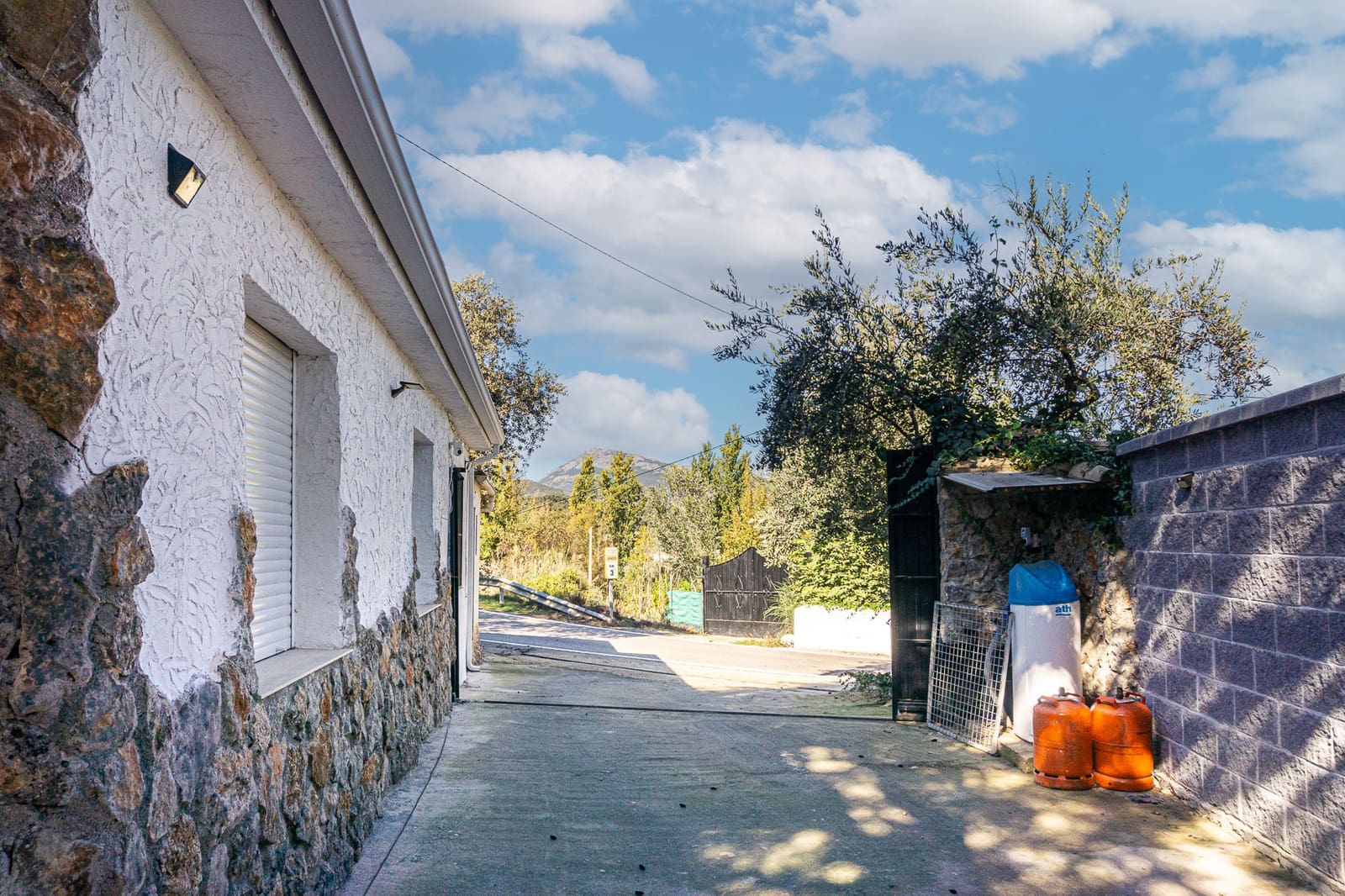 4 soveværelse Finca/Landehus til salg i Castillo de Locubin med swimmingpool - € 200.000 (Ref: 8639389)