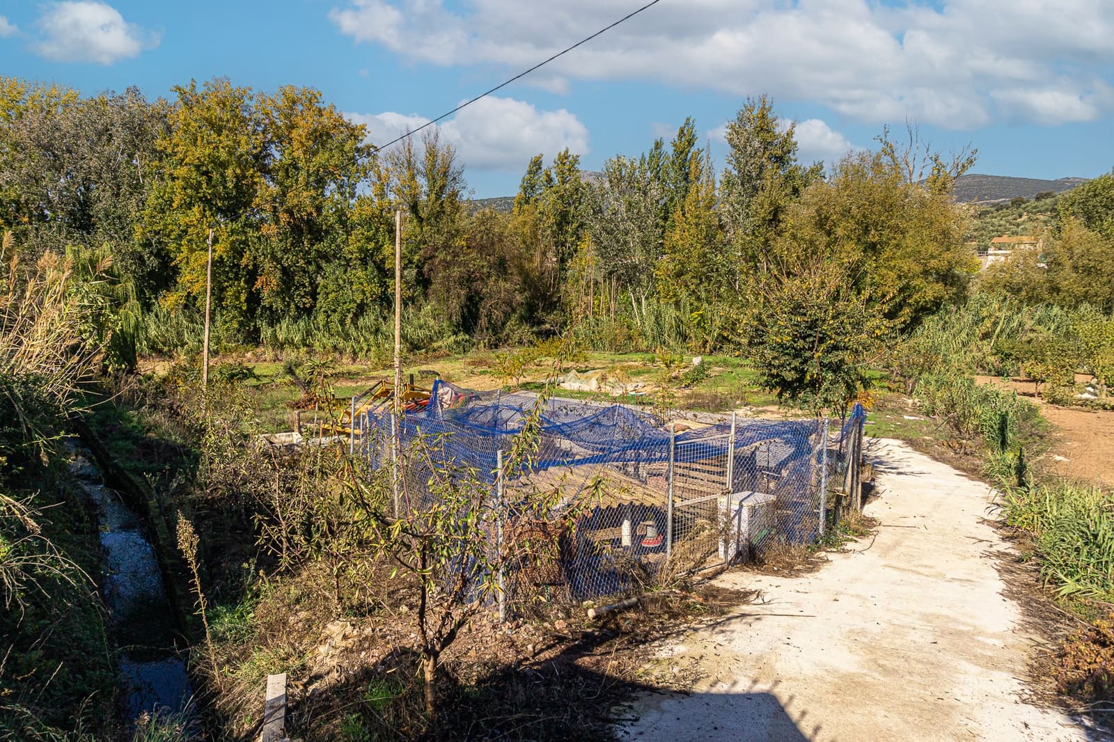 4 soveværelse Finca/Landehus til salg i Castillo de Locubin med swimmingpool - € 200.000 (Ref: 8639389)