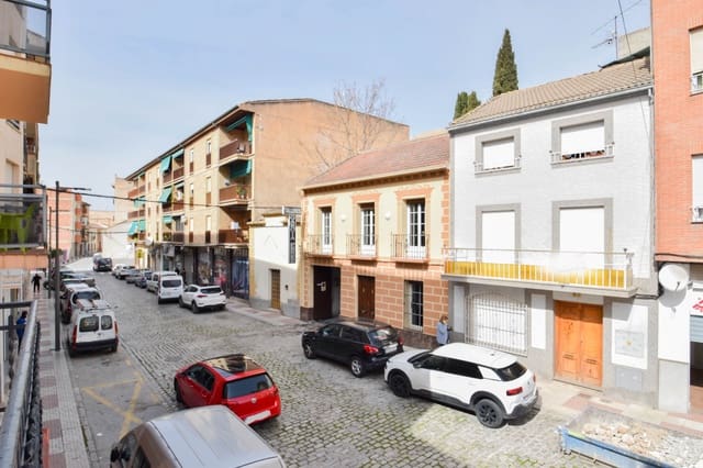 Pareado de 3 habitaciones en Pinos Puente en venta - 70.000 € (Ref: 8847391)