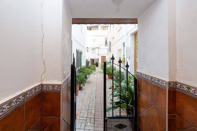 3 slaapkamer Halfvrijstaande villa te koop in Lanjarón - € 119.900 (Ref: 8862589)