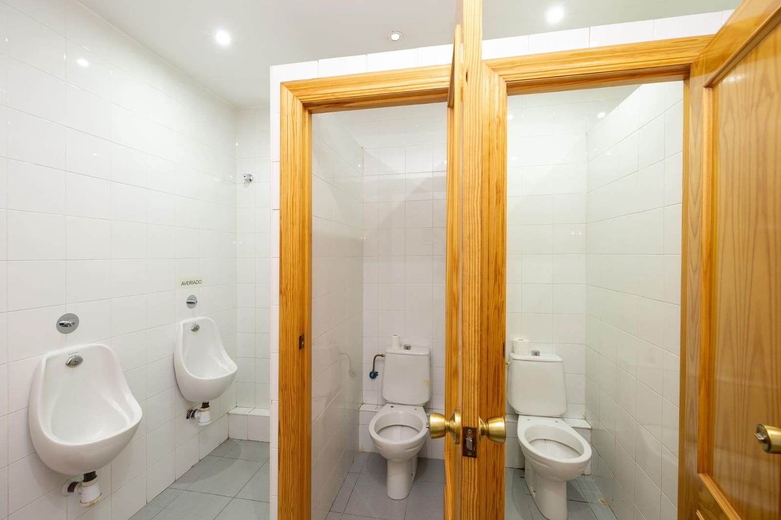 Komercyjne na sprzedaż w Miasto Grenada - 190 000 € (Ref: 8895067)