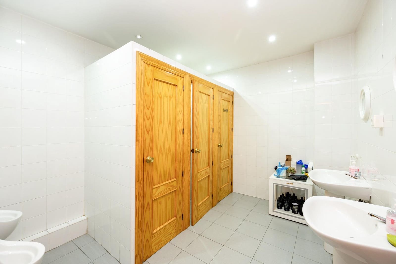 Komercyjne na sprzedaż w Miasto Grenada - 190 000 € (Ref: 8895067)