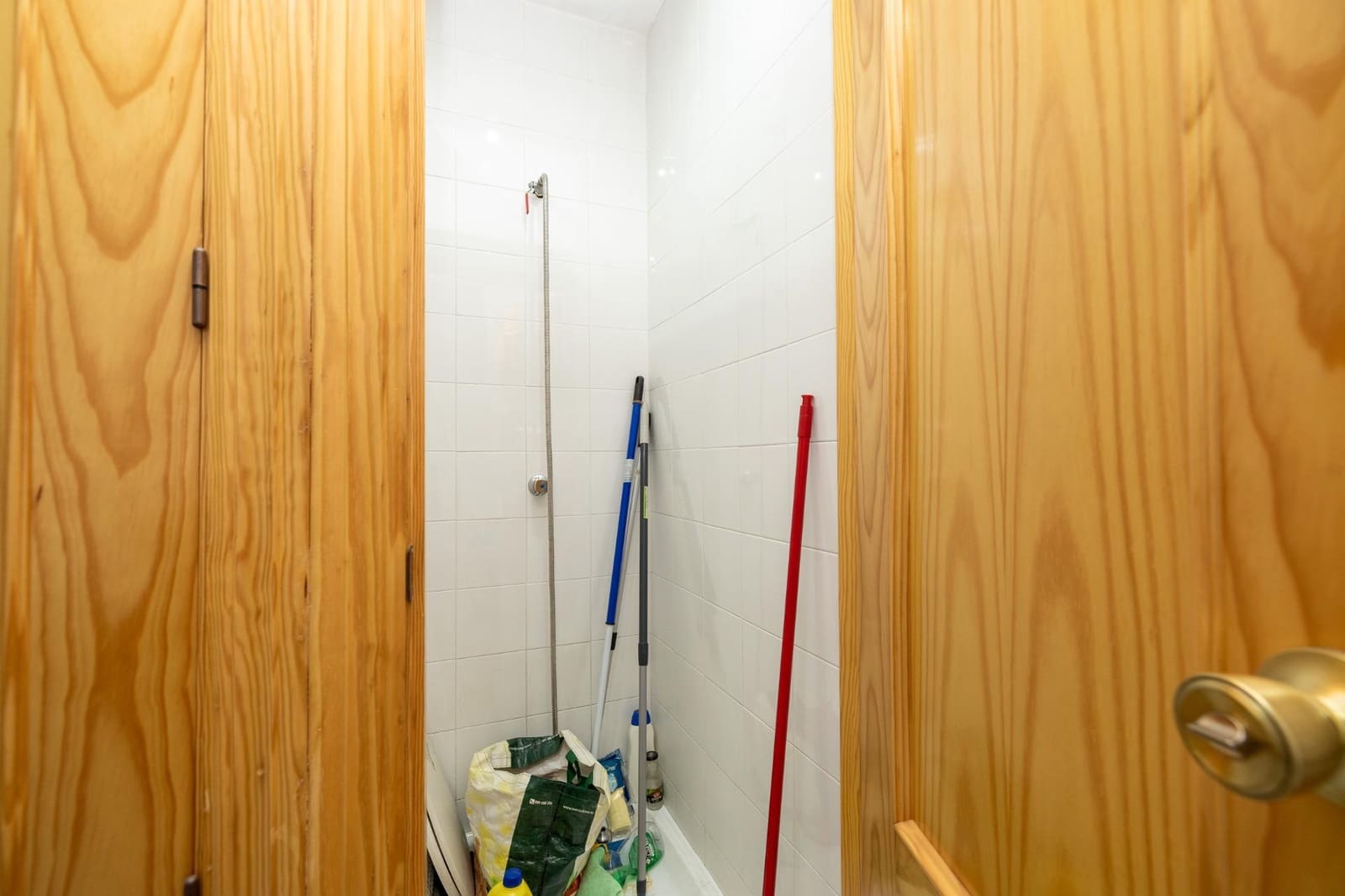 Komercyjne na sprzedaż w Miasto Grenada - 190 000 € (Ref: 8895067)