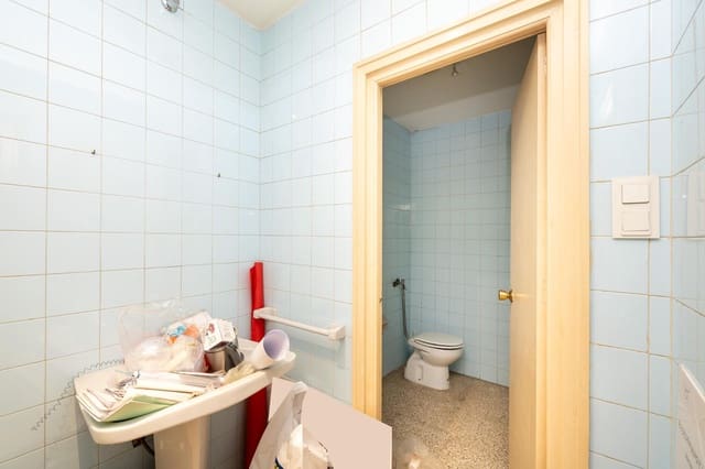 Komercyjne na sprzedaż w Camino de Ronda - Rosaleda, Miasto Grenada - 190 000 € (Ref: 8895067)