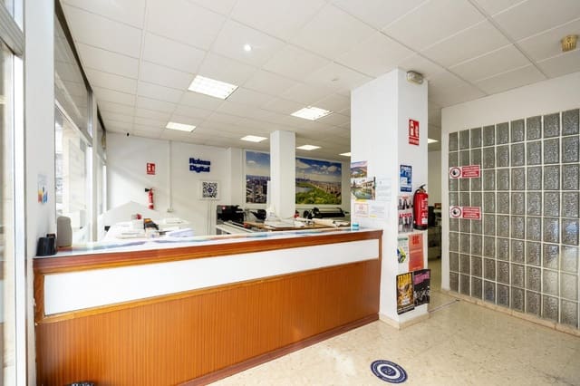 Komercyjne na sprzedaż w Camino de Ronda - Rosaleda, Miasto Grenada - 190 000 € (Ref: 8895067)