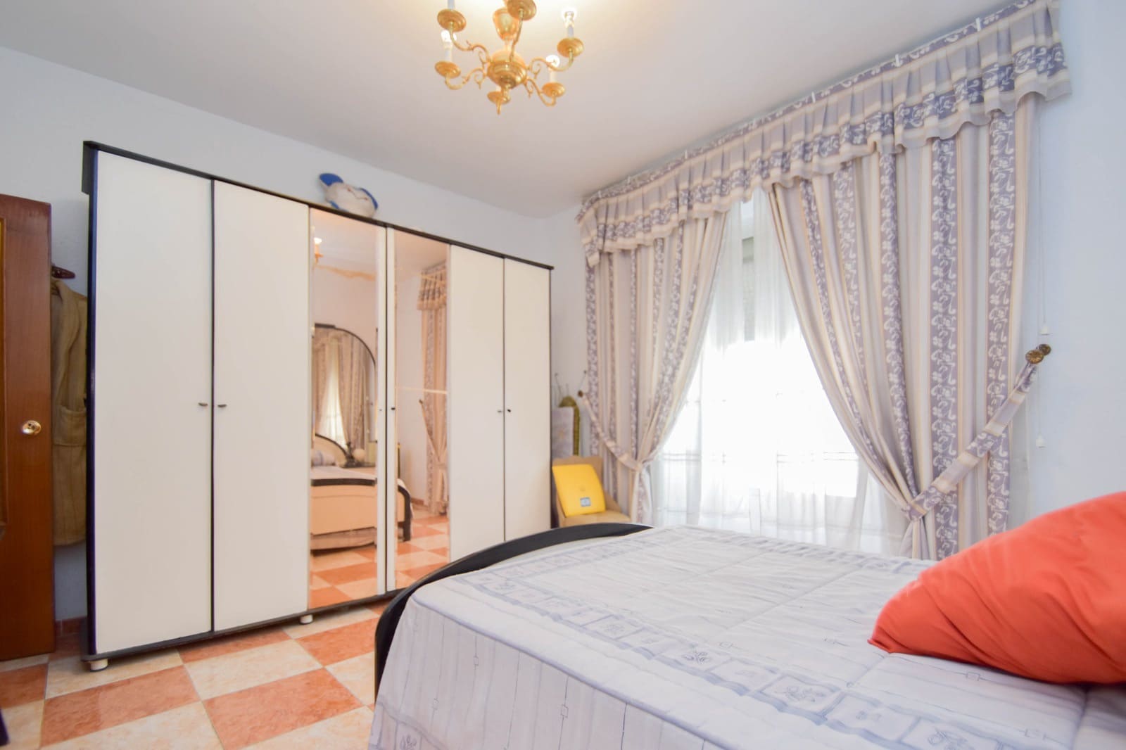 6 soveværelse Byhus til salg i Linares - € 148.000 (Ref: 8994041)