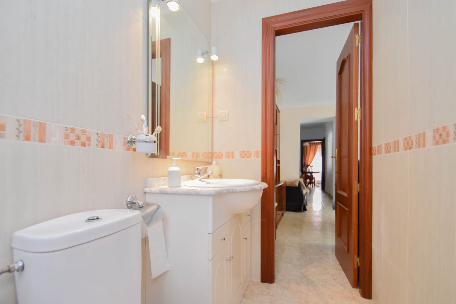 6 soveværelse Byhus til salg i Linares - € 148.000 (Ref: 8994041)