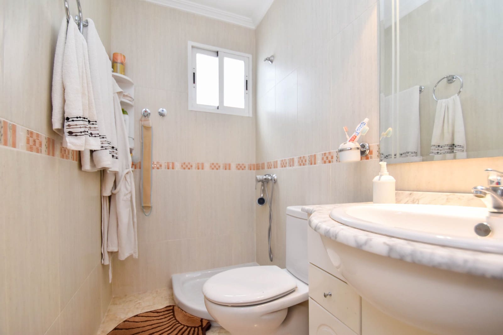 6 soveværelse Byhus til salg i Linares - € 148.000 (Ref: 8994041)