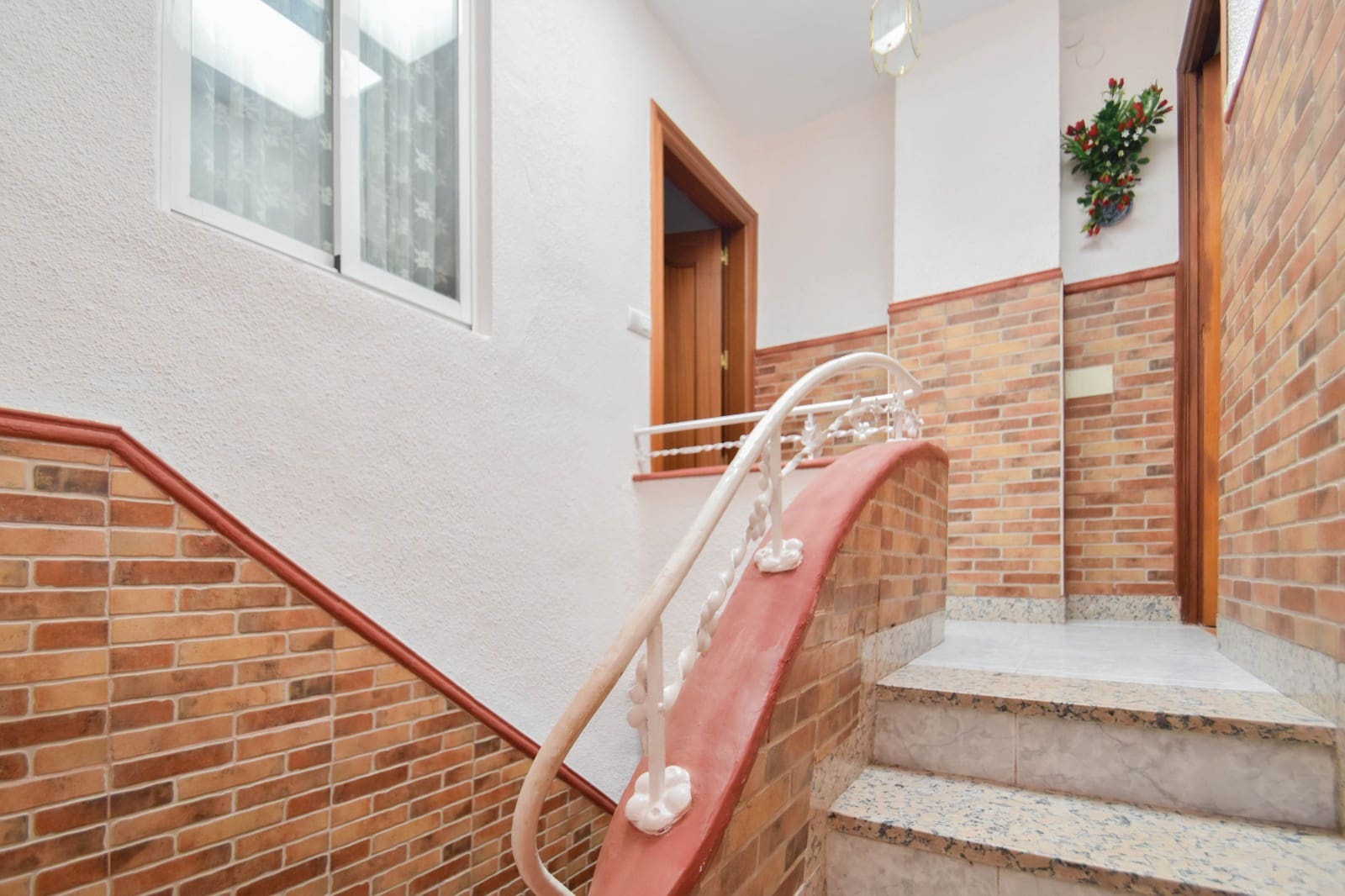 6 soveværelse Byhus til salg i Linares - € 148.000 (Ref: 8994041)