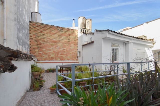 6 bedroom Townhouse for sale in Linares - € 148,000 (Ref: 8994041)