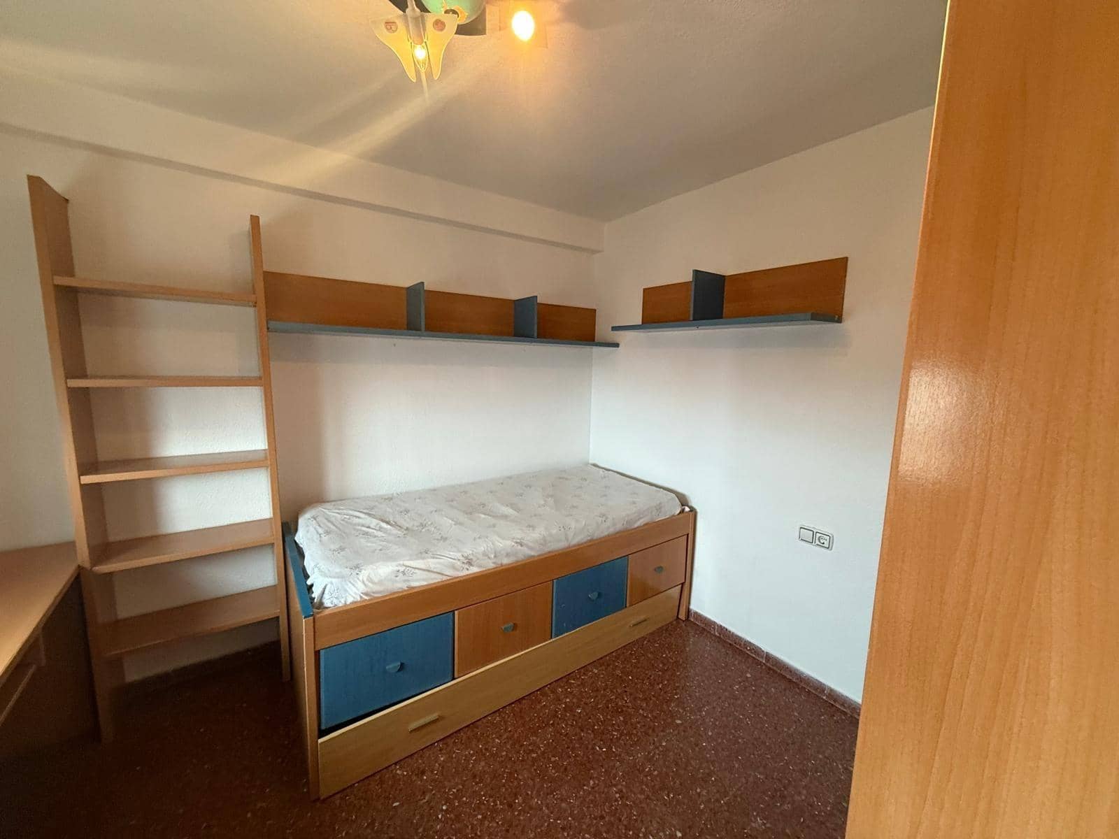 4 camera da letto Appartamento da affittare in Granada citta - 1.000 € (Rif: 9014583)