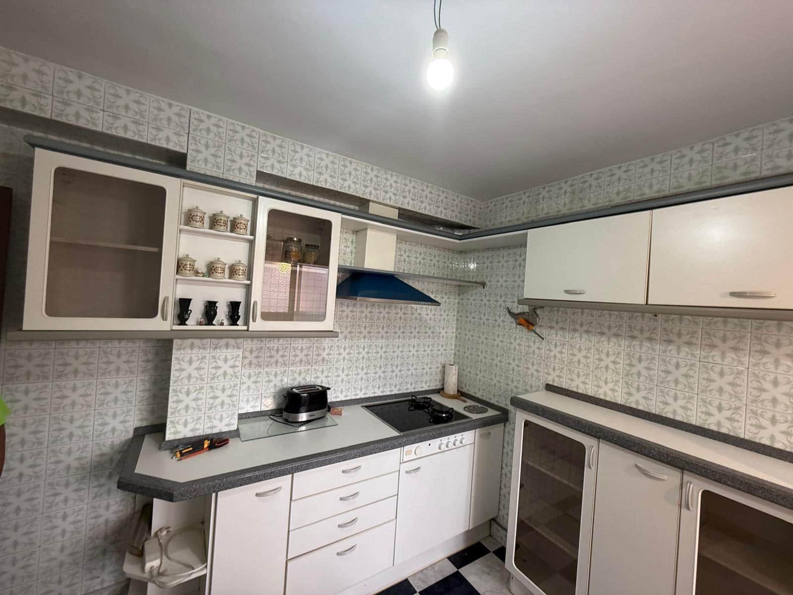 4 camera da letto Appartamento da affittare in Granada citta - 1.000 € (Rif: 9014583)