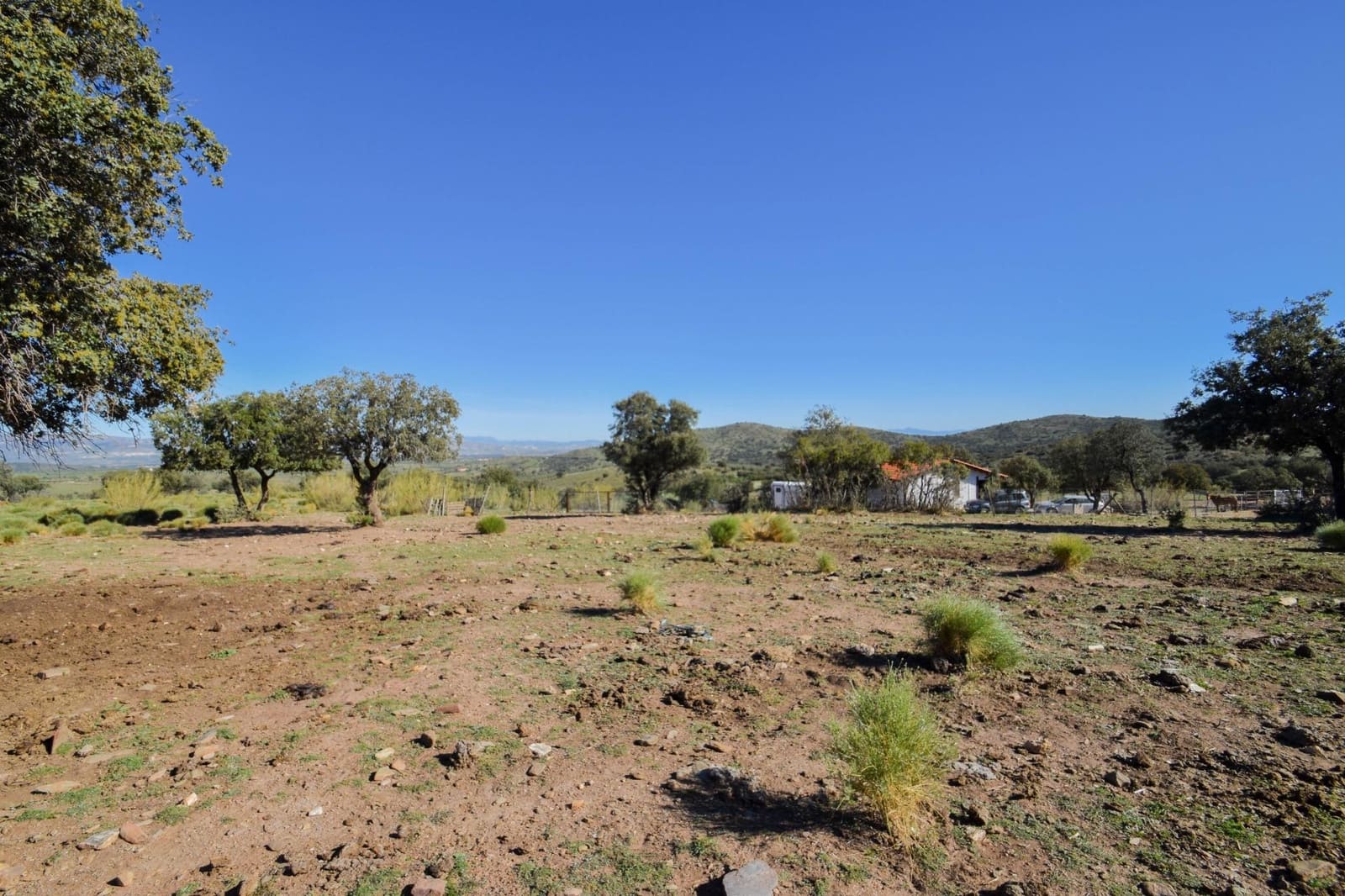 Grunde uden byggetilladelser til salg i Lugros - € 110.000 (Ref: 9020776)