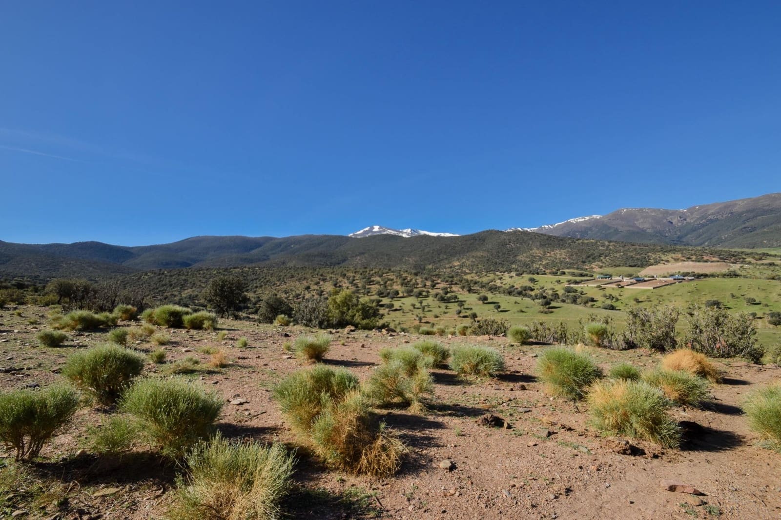 Grunde uden byggetilladelser til salg i Lugros - € 110.000 (Ref: 9020776)