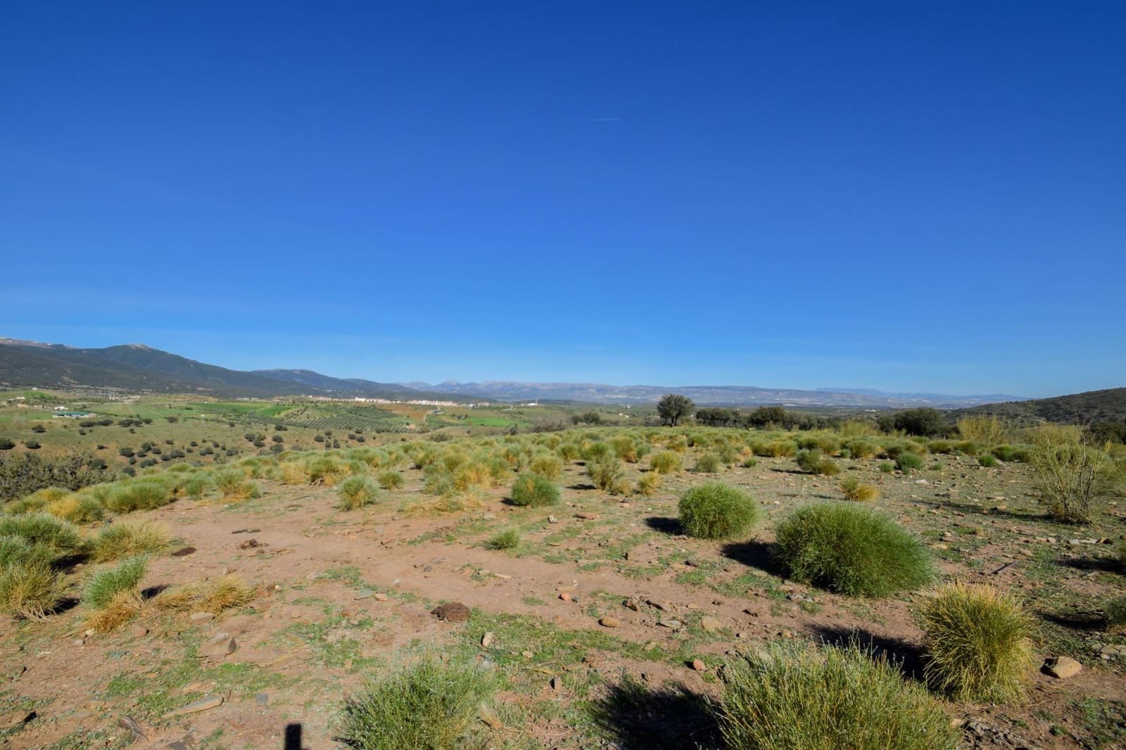 Grunde uden byggetilladelser til salg i Lugros - € 110.000 (Ref: 9020776)