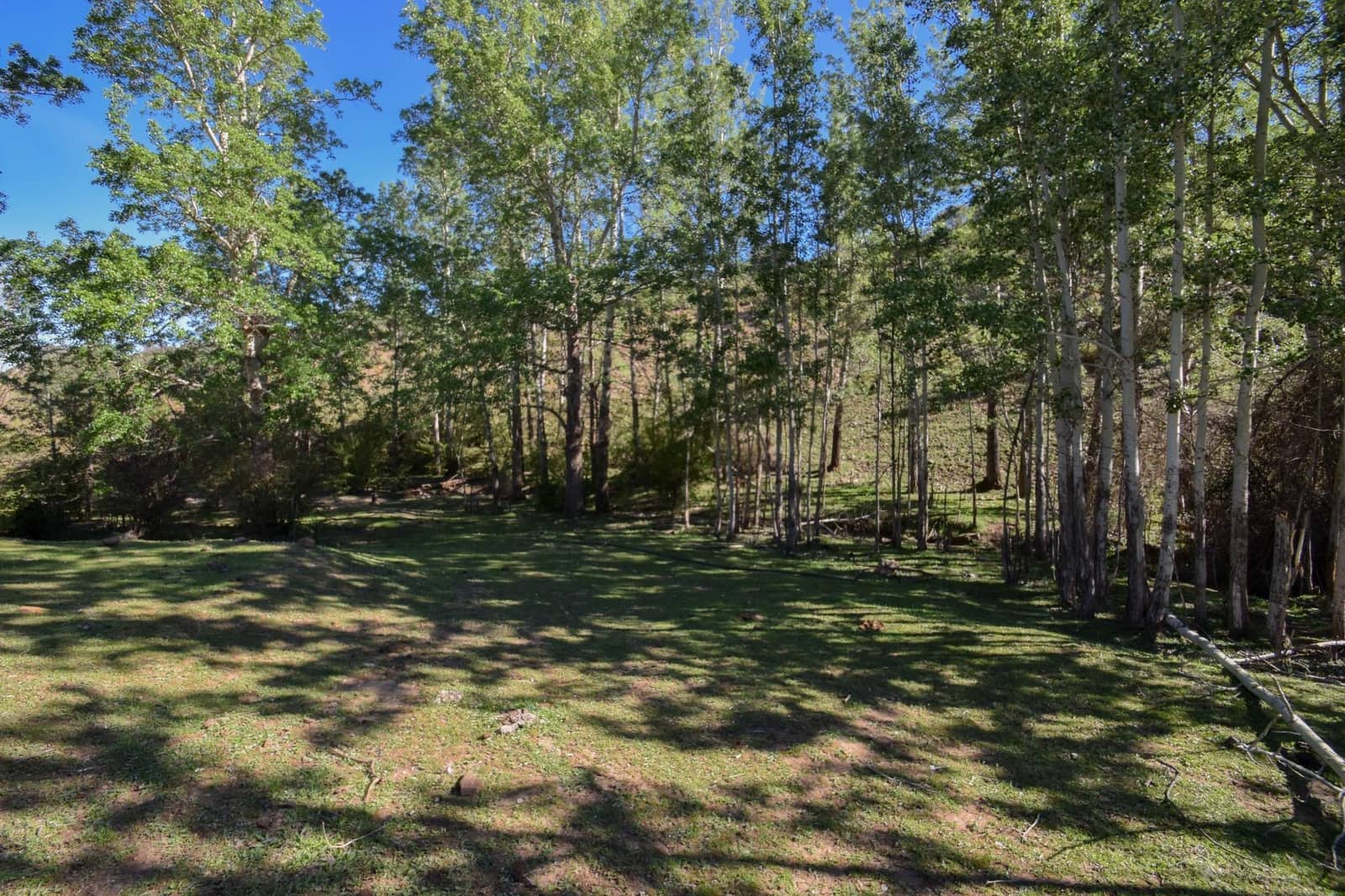 Grunde uden byggetilladelser til salg i Lugros - € 110.000 (Ref: 9020776)